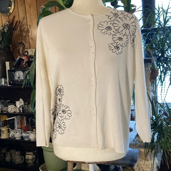 Cardigan by Liz Claiborne petite. - Picture 1 of 7